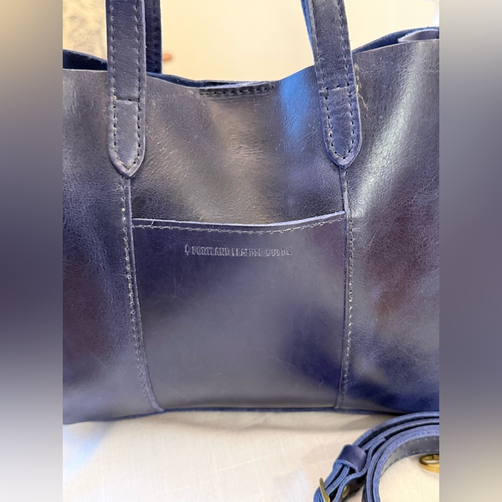 Lola Crossbody Tote by Portland Leather in Midnight Navy with adjustable straps - Picture 7 of 12